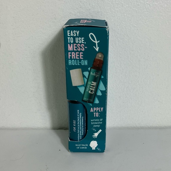 Oilogic Relax & Calm Essential Oil Roll On for Kids - Picture 3 of 4
